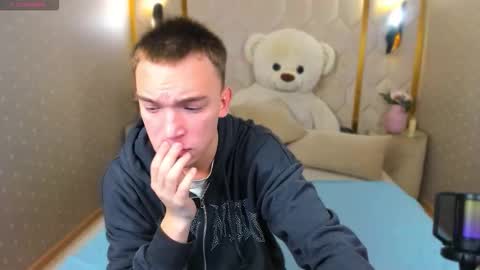 Snapshot of kevinm1lky chatting on October 30, 2025, 12:17 pm Kevin online show from October 30, 2025, 12:17 pm