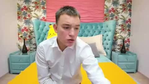 Snapshot of kevinm1lky chatting on October 31, 2025, 12:50 pm Kevin online show from October 31, 2025, 12:50 pm