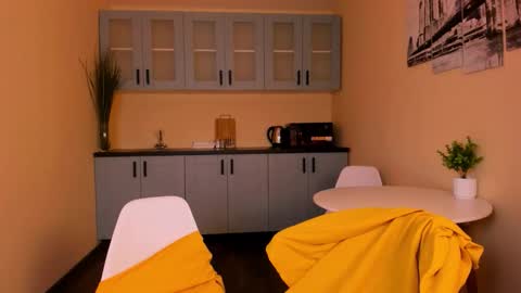 Snapshot of kevinm1lky chatting on November 2, 2025, 2:25 am Kevin online show from November 2, 2025, 2:25 am