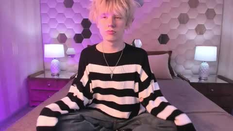 Snapshot of kevinm1lky chatting on November 9, 2025, 8:29 pm Kevin online show from November 9, 2025, 8:29 pm