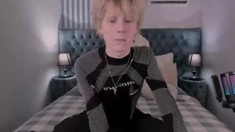 Snapshot of kevinm1lky chatting on November 11, 2025, 3:12 pm Kevin online show from November 11, 2025, 3:12 pm