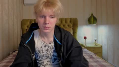 Snapshot of kevinm1lky chatting on November 12, 2025, 3:01 pm Kevin online show from November 12, 2025, 3:01 pm