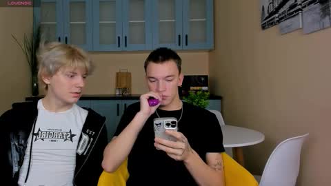 Snapshot of kevinm1lky chatting on November 16, 2025, 7:41 pm Kevin online show from November 16, 2025, 7:41 pm