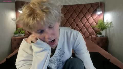 Snapshot of kevinm1lky chatting on November 20, 2025, 2:50 pm Kevin online show from November 20, 2025, 2:50 pm