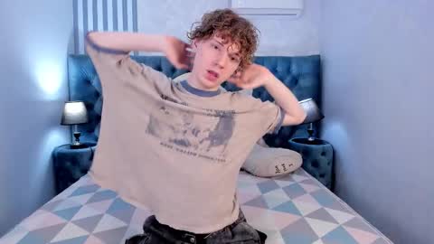 Snapshot of kevinm1lky chatting on March 14, 2026, 6:52 am Kevin online show from March 14, 2026, 6:52 am