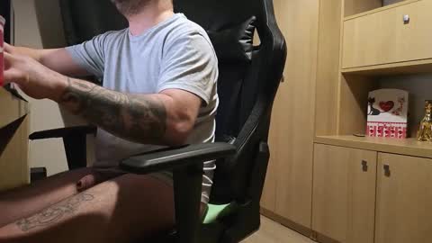 Kevinn online show from February 16, 2026, 7:32 pm