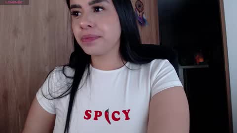 Snapshot of keyn_laurent_ chatting on December 2, 2025, 2:17 am Laura online show from December 2, 2025, 2:17 am