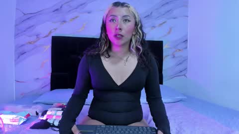 khaleesi_j online show from November 5, 2025, 4:01 am