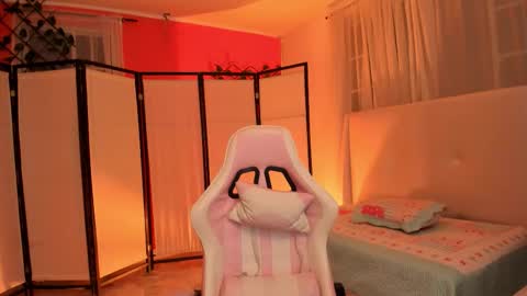 Khloe online show from November 12, 2025, 2:34 am