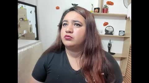 Snapshot of khloe_tommson_ chatting on November 1, 2025, 1:35 pm khloe_tommson_ online show from November 1, 2025, 1:35 pm