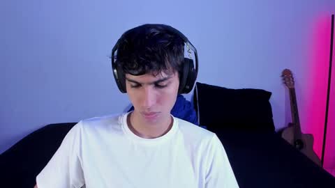 khozler_ online show from February 14, 2025, 2:50 am