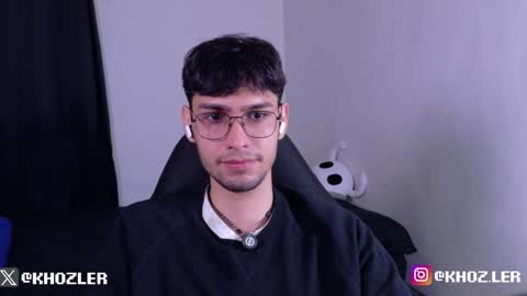 khozler_ online show from February 22, 2026, 4:02 am