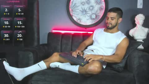 Khriss brown online show from February 3, 2025, 10:43 pm