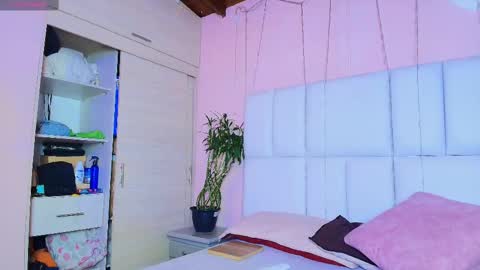    N         M online show from March 3, 2025, 11:33 am