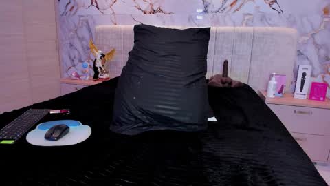    N         M online show from November 8, 2025, 11:25 pm