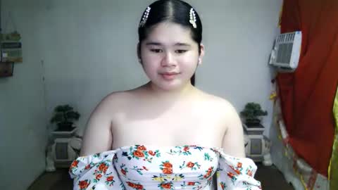Your SweetGirl Ts online show from September 23, 2025, 9:29 pm