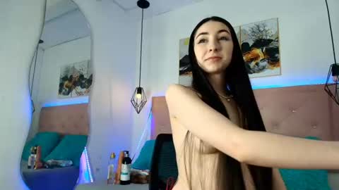 Snapshot of kiara__white chatting on July 15, 2026, 6:51 am Kiara online show from July 15, 2026, 6:51 am