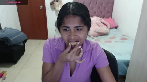 Snapshot of kiara_williamss chatting on October 18, 2025, 10:54 pm Kiara online show from October 18, 2025, 10:54 pm