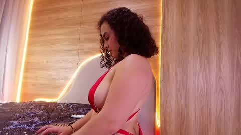 kiaralopez_ online show from April 10, 2026, 4:39 am