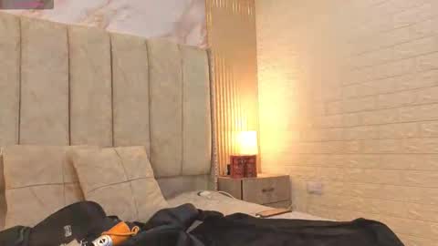 kiarazafira online show from October 13, 2025, 2:06 pm