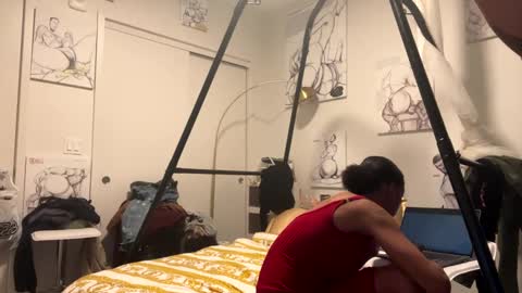 HunneysPlayRoom online show from January 5, 2025, 11:37 am