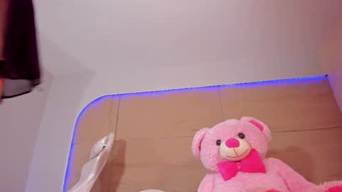 Snapshot of kiimcooper chatting on February 17, 2025, 10:07 am KIM COOPER online show from February 17, 2025, 10:07 am