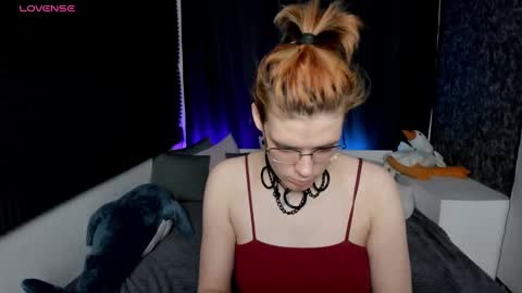 Kiki online show from December 6, 2024, 4:38 pm