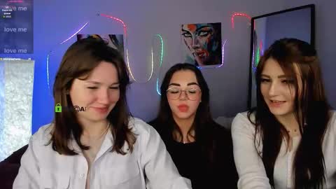 Snapshot of kiki_swan chatting on February 7, 2026, 10:57 pm kiki_swan online show from February 7, 2026, 10:57 pm