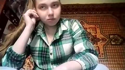 kikibang_ online show from November 11, 2025, 8:14 am