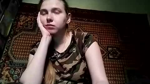 kikibang_ online show from November 12, 2025, 8:37 am