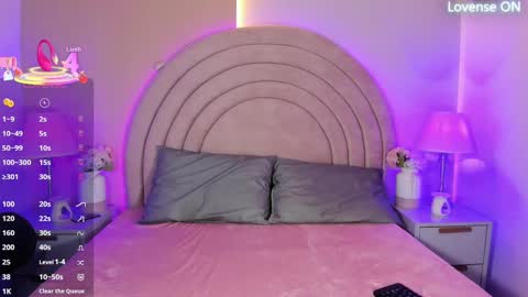 KI KI online show from November 12, 2025, 8:19 pm