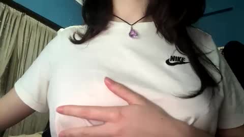 kikilove15 online show from May 25, 2026, 8:26 pm