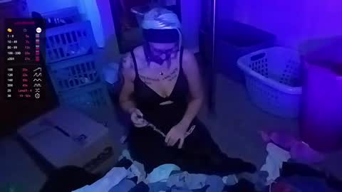 kikilovespartylights online show from January 1, 2025, 7:52 am