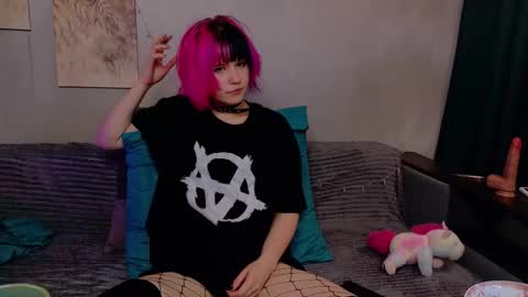 Kiki online show from September 22, 2025, 5:20 am