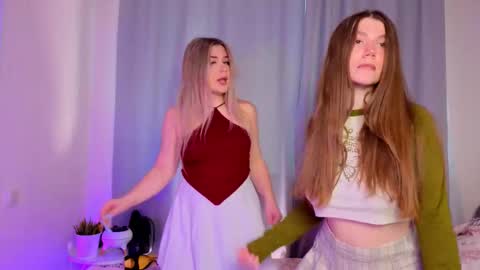 ZofiaLiya online show from November 18, 2025, 7:57 am