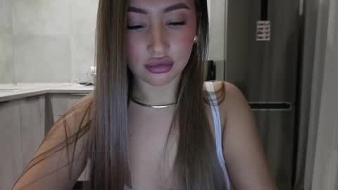 EvaAnna online show from November 24, 2025, 9:14 pm