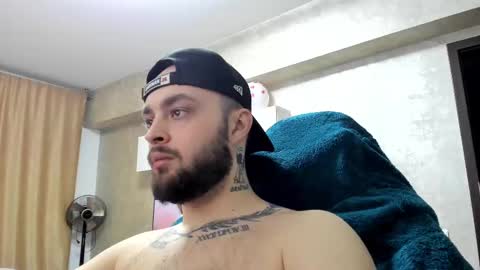 Snapshot of killerbeexxx chatting on February 25, 2025, 10:18 pm killerbeexxx online show from February 25, 2025, 10:18 pm