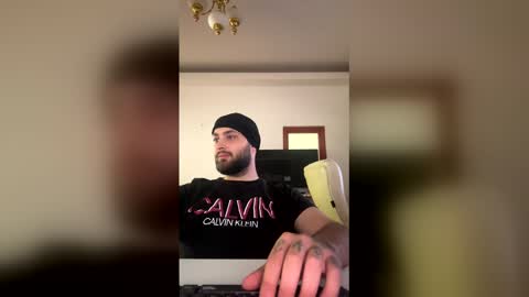 Snapshot of killerbeexxx chatting on May 6, 2026, 10:09 am killerbeexxx online show from May 6, 2026, 10:09 am
