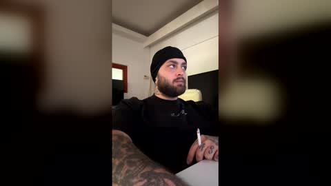 Snapshot of killerbeexxx chatting on May 11, 2026, 8:53 am killerbeexxx online show from May 11, 2026, 8:53 am