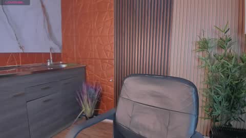 Snapshot of kim_brown_ chatting on January 11, 2025, 11:02 am Kim online show from January 11, 2025, 11:02 am