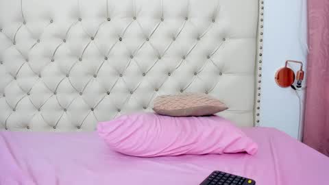 Snapshot of kim_eli chatting on February 9, 2025, 2:06 am kim_eli online show from February 9, 2025, 2:06 am