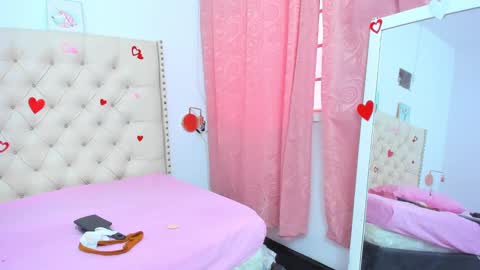 Snapshot of kim_eli chatting on February 14, 2025, 8:05 pm kim_eli online show from February 14, 2025, 8:05 pm