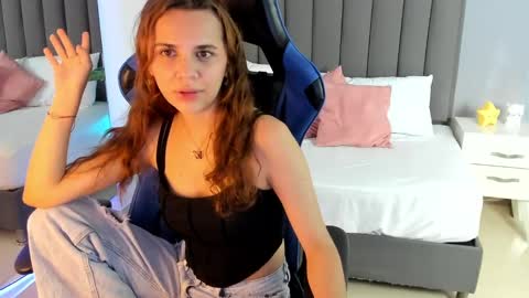 Snapshot of kim_hyunaa_ chatting on December 8, 2024, 7:47 am K I M online show from December 8, 2024, 7:47 am