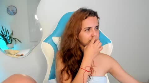 Snapshot of kim_hyunaa_ chatting on December 14, 2024, 8:23 am K I M online show from December 14, 2024, 8:23 am