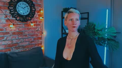 Kim online show from October 2, 2025, 12:12 pm