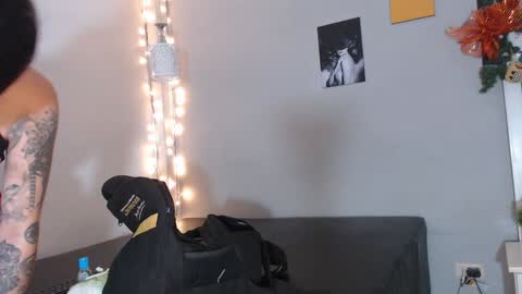 Kim  Yuk online show from December 18, 2024, 2:10 am