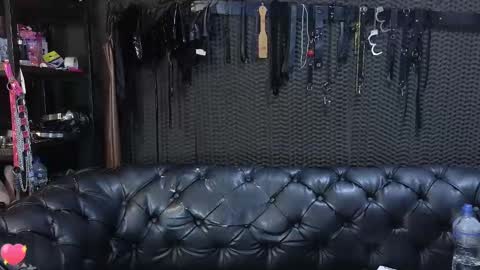  KIMBERLY SWAN  online show from September 21, 2025, 4:52 pm