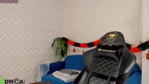 Jennifer online show from November 1, 2025, 11:29 pm