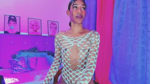 Your Queen KIM online show from January 6, 2025, 4:44 pm