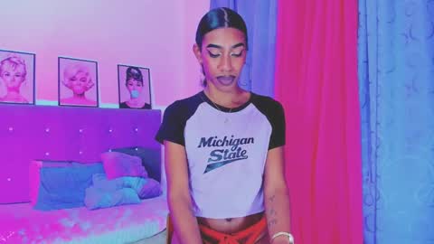 Your Queen KIM online show from January 28, 2025, 6:07 pm